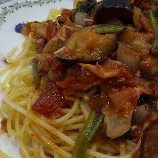 醤油とトマト缶でトマトソースパスタ☆